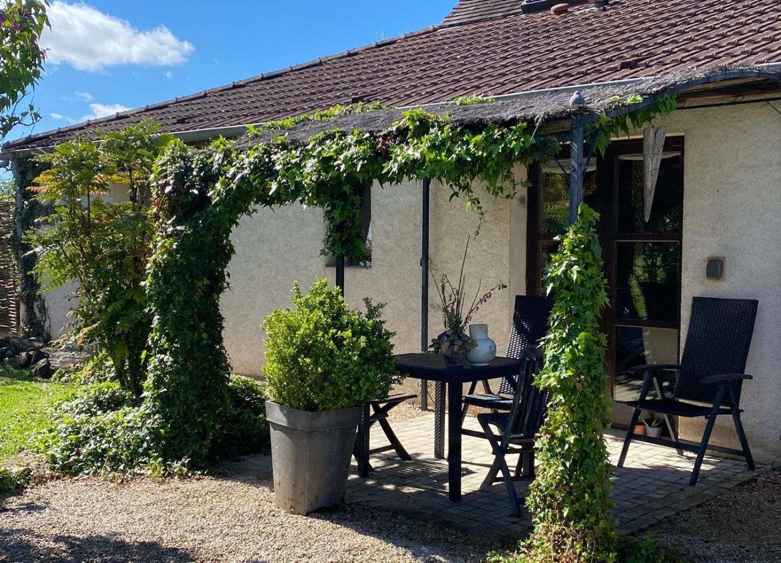 Gite Et Studios Les Barongeres Farges-les-Chalon Exterior photo