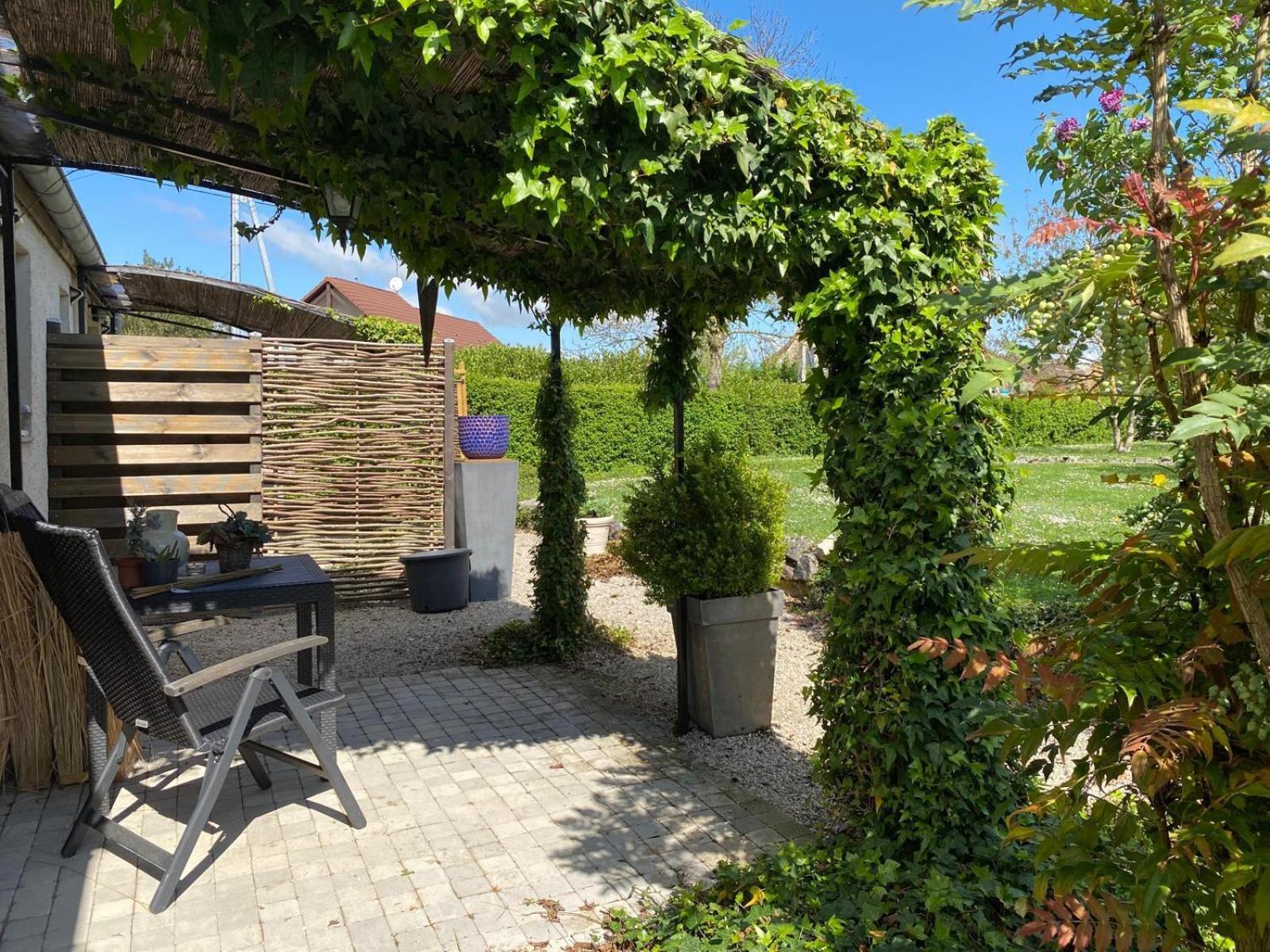 Gite Et Studios Les Barongeres Farges-les-Chalon Exterior photo