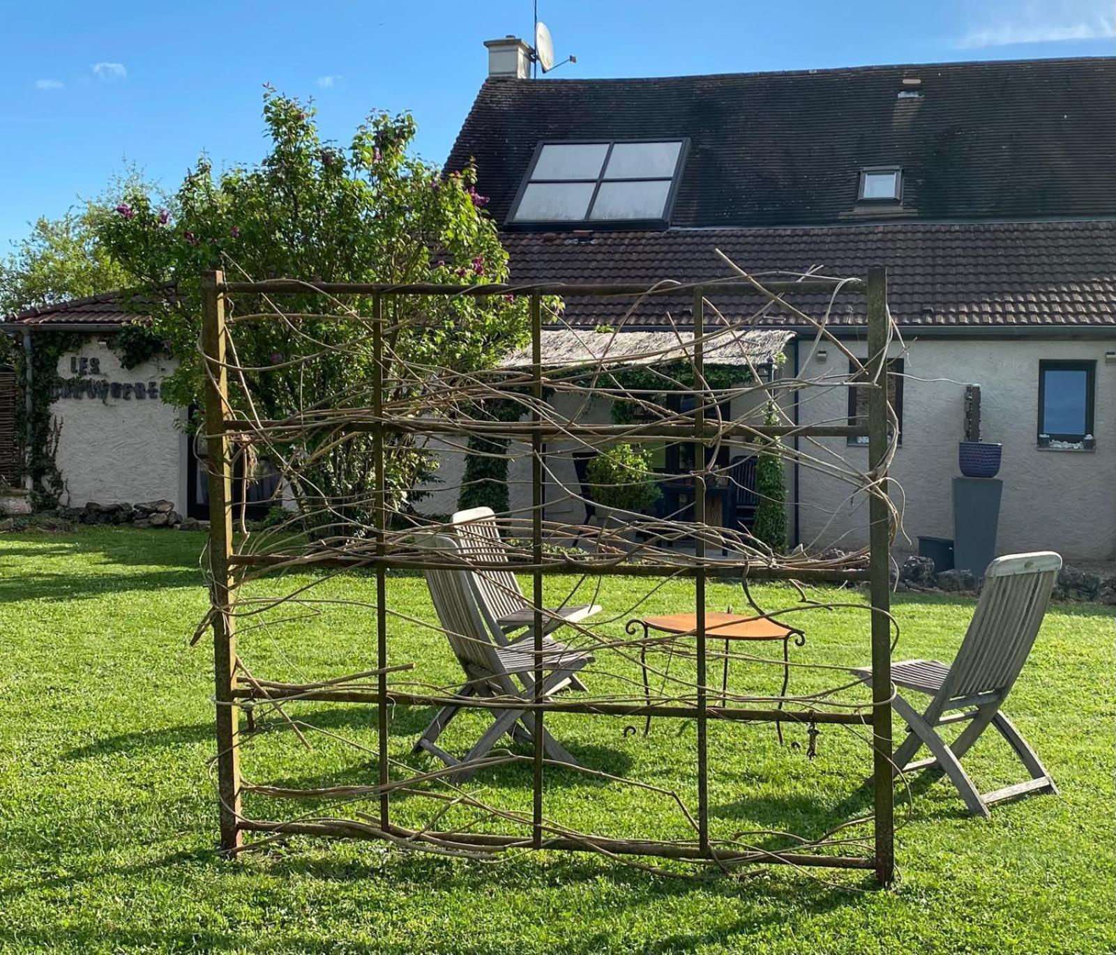 Gite Et Studios Les Barongeres Farges-les-Chalon Exterior photo