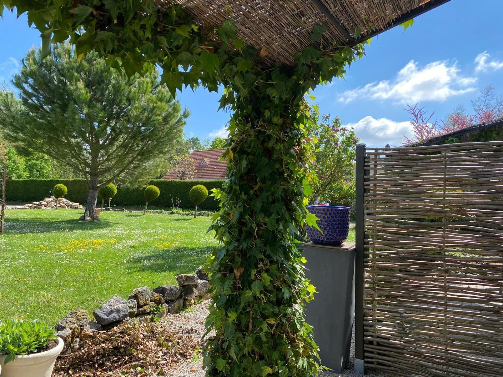 Gite Et Studios Les Barongeres Farges-les-Chalon Exterior photo